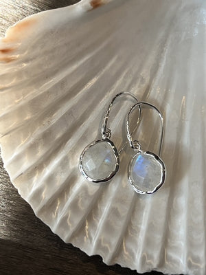 Riva - wavy edge silver earrings with moonstone