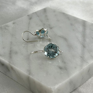 Flore - flowercup earrings silver blue topaz