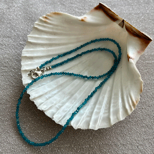Sia - dark apatite necklace 46 cm