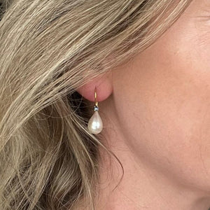 Uma - Pearl drops with blue topaz gemstones gold