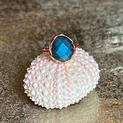 Riva - wavy edge ring gold labradorite