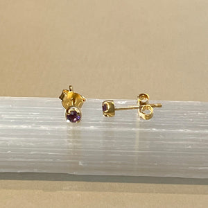 Sumi - gold stud earrings light amethyst June