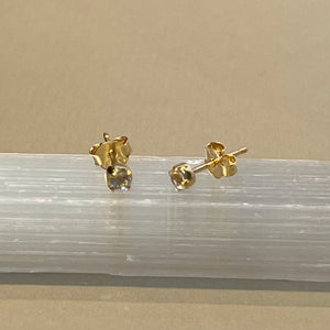 Sumi - stud earrings gold white topaz April