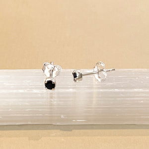 Sumi - stud earrings silver sapphire September