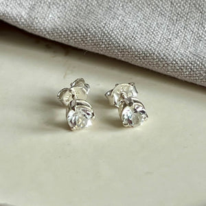 Yaya - stud earrings silver white topaz April