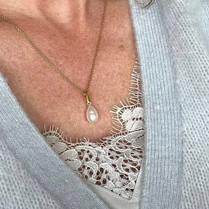 Uma - Pearl drop necklace pendant gold