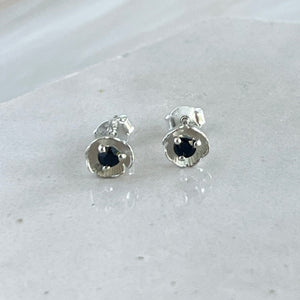 Dahlia - mini flower stud earring silver with sapphire gemstone