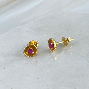 Dahlia - mini flower stud earring gold with ruby gemstone