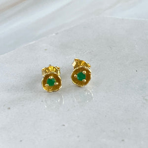 Dahlia - mini flower stud earring gold with emerald gemstone