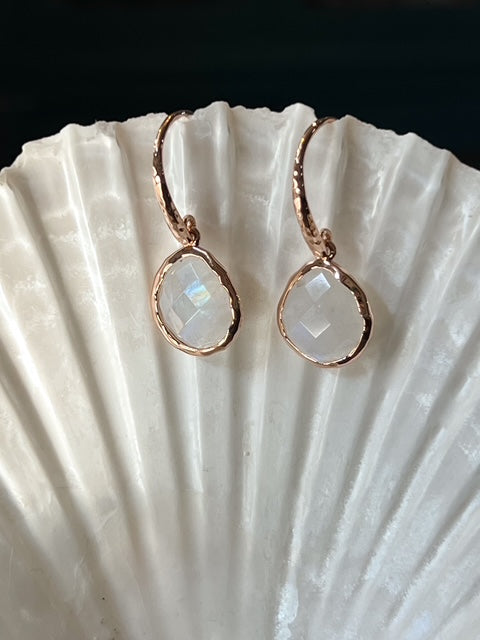 Riva - wavy edge earrings gold moonstone