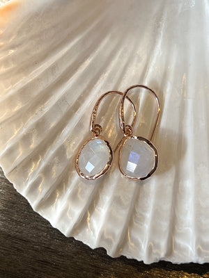 Riva - wavy edge earrings gold moonstone