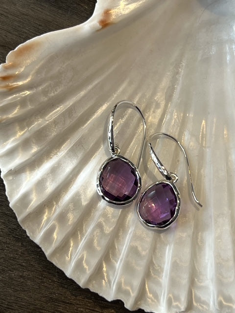 Riva - wavy edge silver earrings with light amethyst