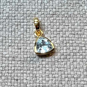 Pendant with a triangular blue topaz gemstone