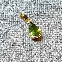 Didi - gemstone pendant drop-shaped peridot