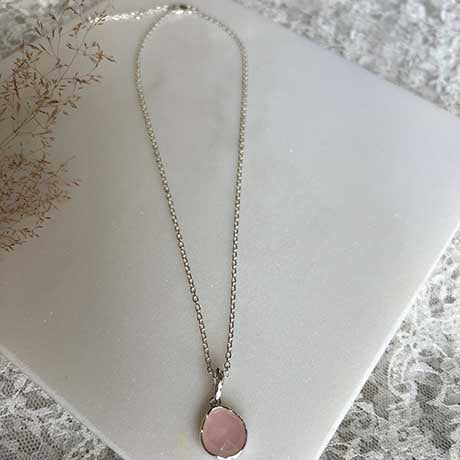 Riva - wavy edge silver chain pendant rose quartz gemstone