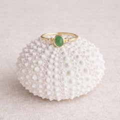 Vive - gold ring with emerald gemstone