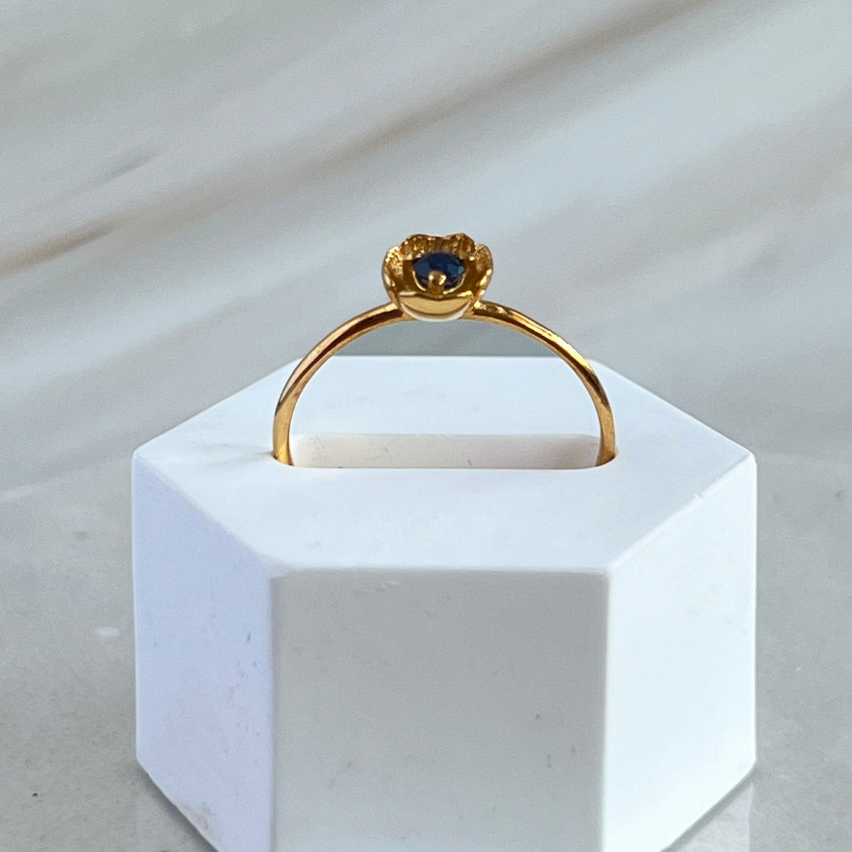 Dahlia - golden mini flower ring sapphire
