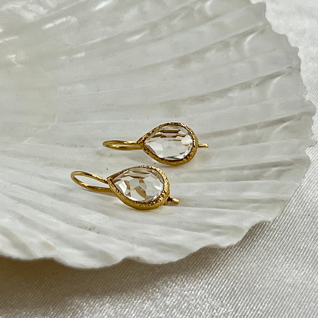 Veda - teardrop earrings gold clear quartz
