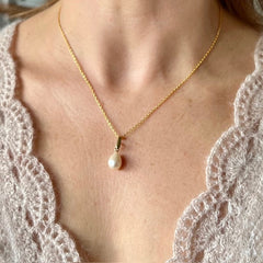 Uma - Pearl drop necklace pendant gold