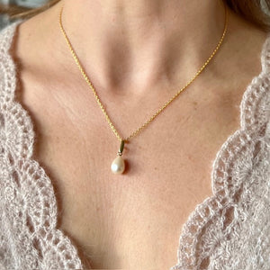 Uma - Pearl drop necklace pendant gold