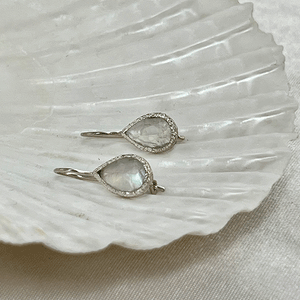Veda - droplet earrings silver moonstone