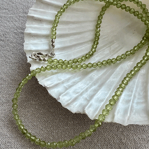 Sia - peridot necklace 50 cm