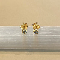Sumi - stud earrings gold blue topaz November