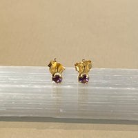 Sumi - gold stud earrings light amethyst June