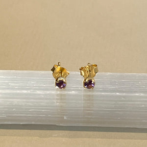 Sumi - gold stud earrings light amethyst June