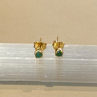 Sumi - stud earrings gold emerald May