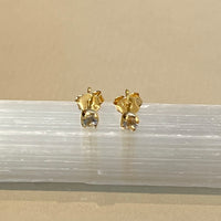 Sumi - stud earrings gold white topaz April