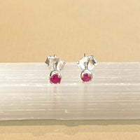Sumi - stud earrings silver ruby July