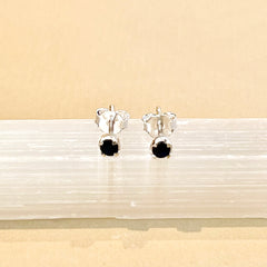 Sumi - stud earrings silver sapphire September