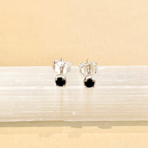 Sumi - stud earrings silver sapphire September
