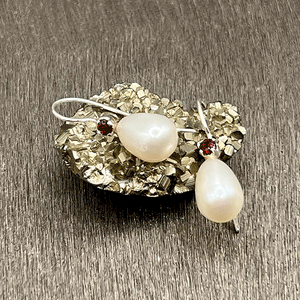 Uma - Pearl drops with garnet gemstone silver