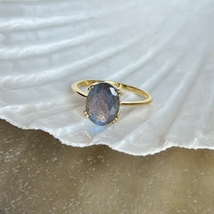 Nila - gold ring with oval labradorite gemstone