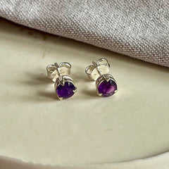 Yaya - silver stud earrings amethyst February
