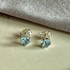 Yaya - stud earrings silver blue topaz November