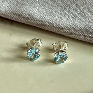Yaya - stud earrings silver blue topaz November