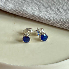 Yaya - stud earrings silver sapphire September