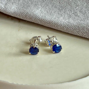 Yaya - stud earrings silver sapphire September