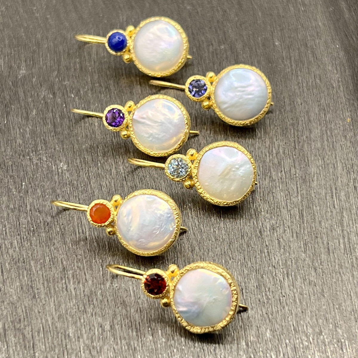 Devi - Pearl earrings gold with iolite gemstone